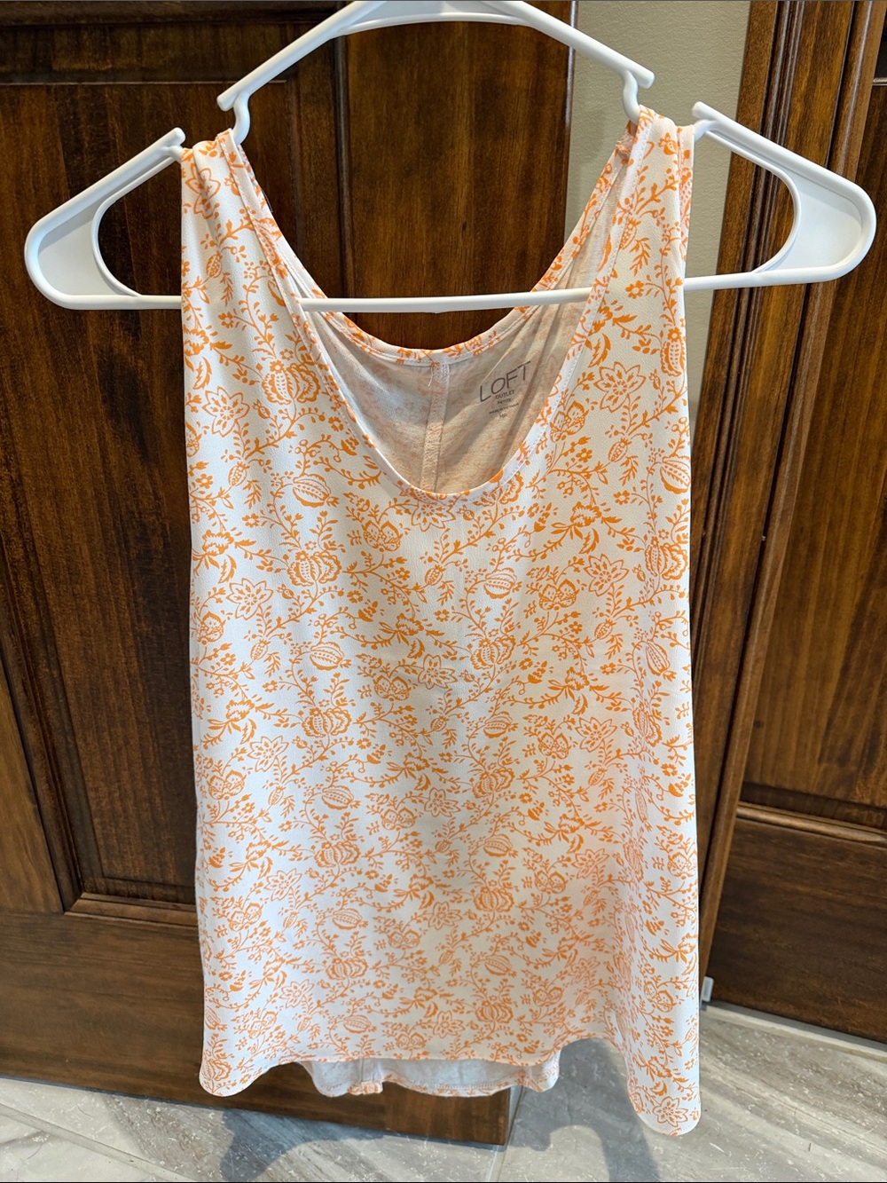 LOFT White and Orange Floral Scoop Tank